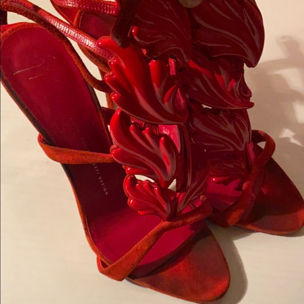 Giuseppe Zanotti Red Cruel Colline Wing
